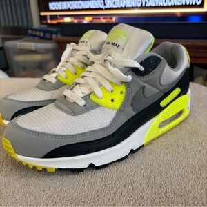 Air Max 90 Volt CD0881-103 SIZE 10.5 No Box